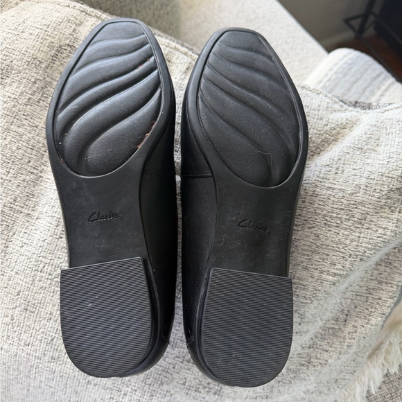 Clark’s Comfort Collection Women's Classic Black Leather Loafers 8.5 W - Picture 3 of 6